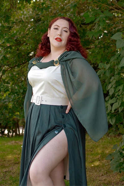 Plus size pinup Miss Amy May models the Cheryl colourblock dress by Collectif bought from Unique Vintage for a fit and size review