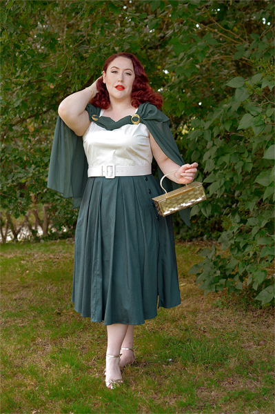 Plus size pinup Miss Amy May models the Cheryl colourblock dress by Collectif bought from Unique Vintage for a fit and size review