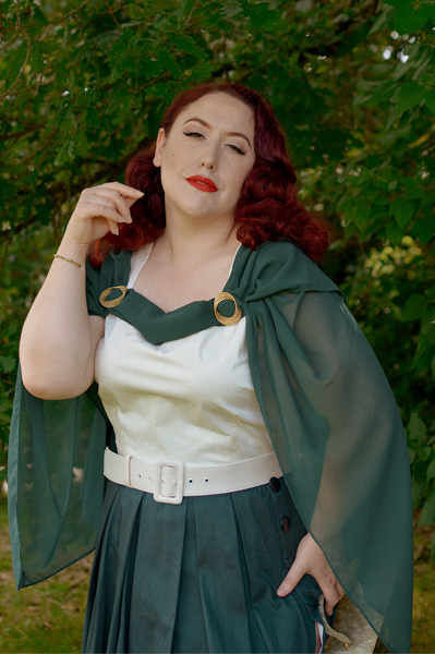 Plus size pinup Miss Amy May models the Cheryl colourblock dress by Collectif bought from Unique Vintage for a fit and size review