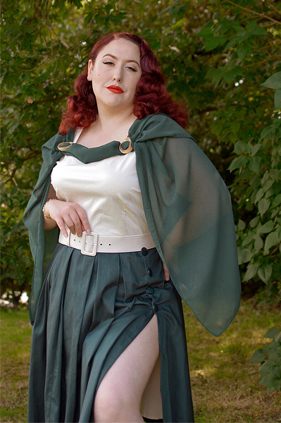 Plus size pinup Miss Amy May models the Cheryl colourblock dress by Collectif bought from Unique Vintage for a fit and size review