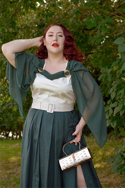Plus size pinup Miss Amy May models the Cheryl colourblock dress by Collectif bought from Unique Vintage for a fit and size review