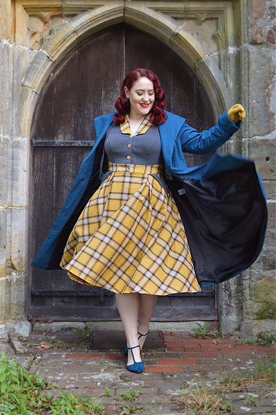 Plus size pinup Miss Amy May models the Isolde-Sun dress by Miss Candyfloss for a fit and size review