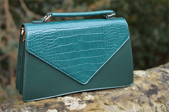 Pinup Miss Amy May models the Banned Retro Gemma faux croc vintage style handbag for review