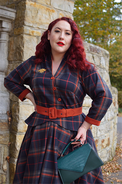Pinup Miss Amy May models the Banned Retro Gemma faux croc vintage style handbag for review