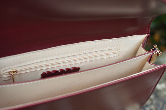 Pinup Miss Amy May models the Banned Retro Gemma faux croc vintage style handbag for review