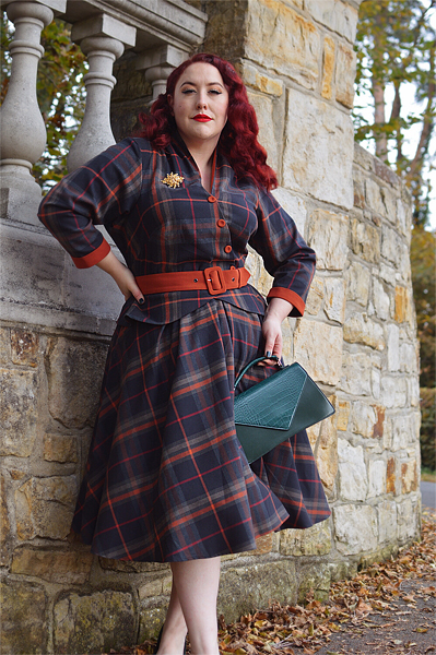 Pinup Miss Amy May models the Banned Retro Gemma faux croc vintage style handbag for review