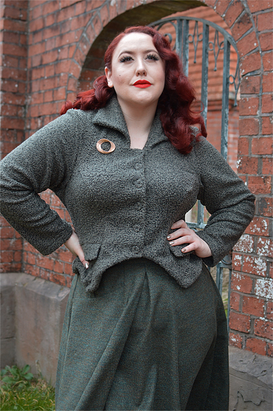Plus size pinup Miss Amy May models the Izara-Moss blazer from Miss Candyfloss for a fit and size review