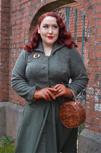 Plus size pinup Miss Amy May models the Izara-Moss blazer from Miss Candyfloss for a fit and size review
