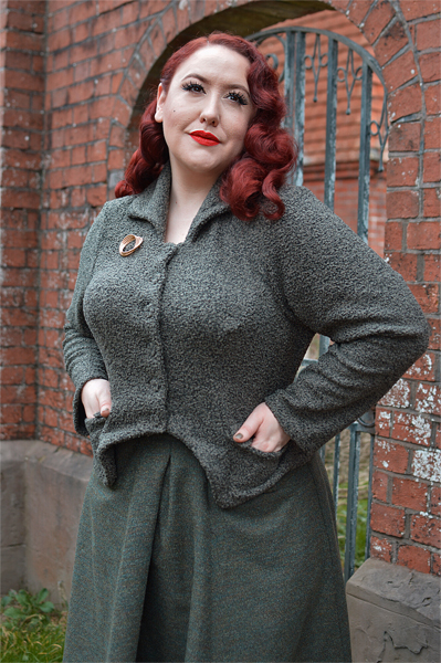 Plus size pinup Miss Amy May models the Izara-Moss blazer from Miss Candyfloss for a fit and size review