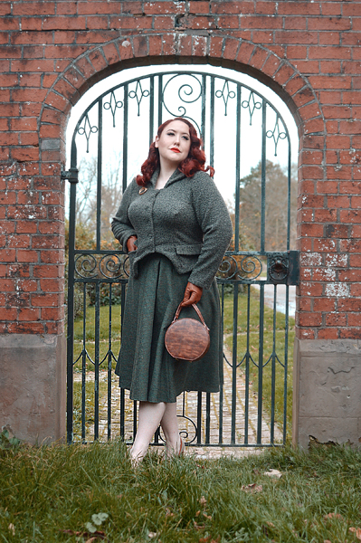 Plus size pinup Miss Amy May models the Izara-Moss blazer from Miss Candyfloss for a fit and size review