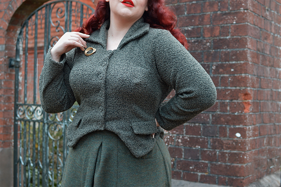 Plus size pinup Miss Amy May models the Izara-Moss blazer from Miss Candyfloss for a fit and size review