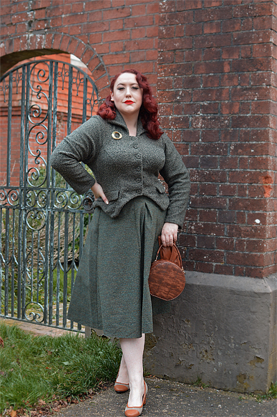 Plus size pinup Miss Amy May models the Izara-Moss blazer from Miss Candyfloss for a fit and size review