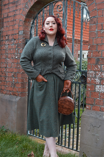 Plus size pinup Miss Amy May models the Izara-Moss blazer from Miss Candyfloss for a fit and size review
