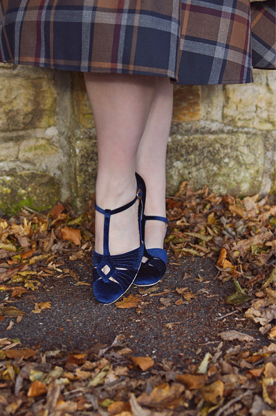 Plus size pinup Miss Amy May models the navy velvet London flats shoes by Charlie Stone Shoes for a fit review