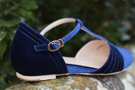 Plus size pinup Miss Amy May models the navy velvet London flats shoes by Charlie Stone Shoes for a fit review