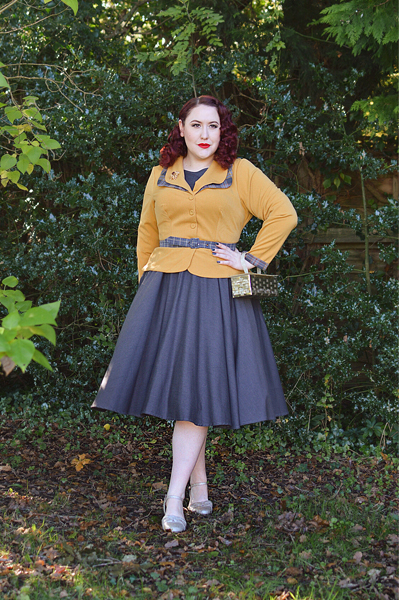 Plus size pinup Miss Amy May models the Tuva-Sun blazer by Miss Candyfloss for a fit and sizing review