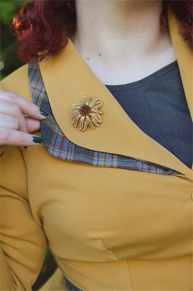 Plus size pinup Miss Amy May models the Tuva-Sun blazer by Miss Candyfloss for a fit and sizing review