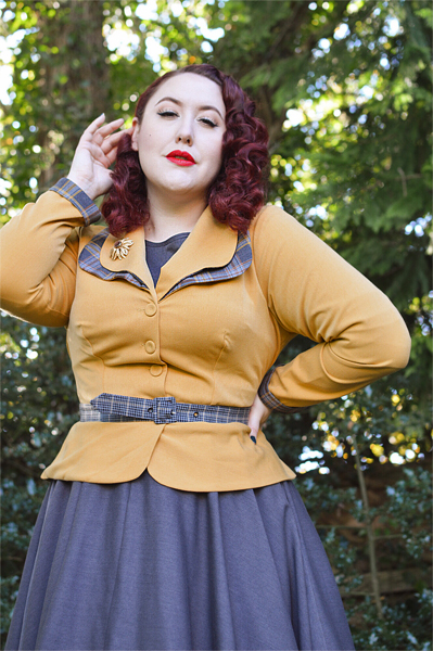Plus size pinup Miss Amy May models the Tuva-Sun blazer by Miss Candyfloss for a fit and sizing review