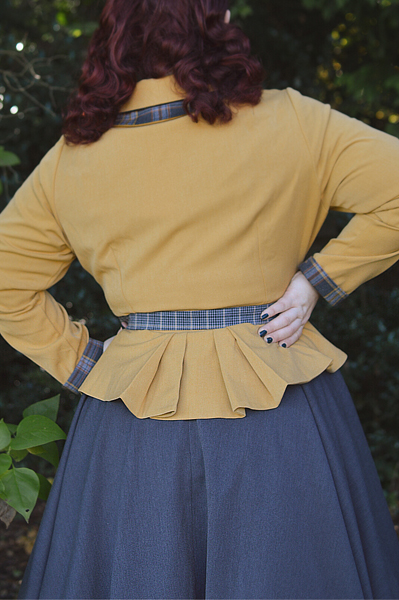 Plus size pinup Miss Amy May models the Tuva-Sun blazer by Miss Candyfloss for a fit and sizing review