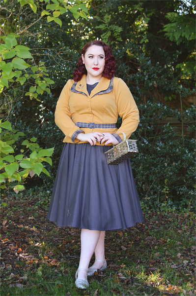 Plus size pinup Miss Amy May models the Tuva-Sun blazer by Miss Candyfloss for a fit and sizing review