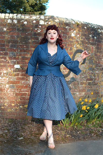 Plus size pinup Miss Amy May models the Khloe-Lee dress and Lizia-Lee Lydia-Lee blazer by Miss Candyfloss for a fit and size reciew