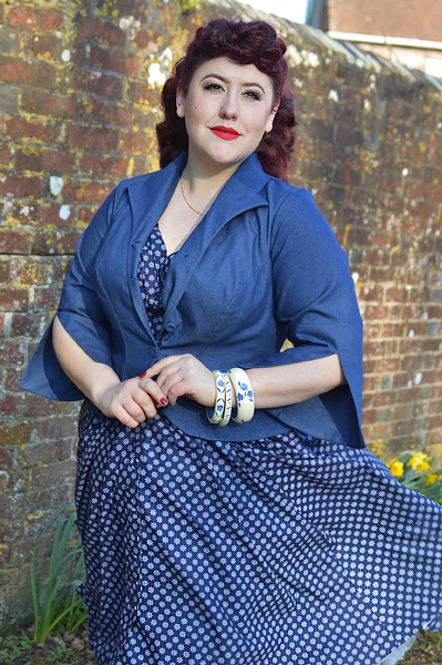 Plus size pinup Miss Amy May models Duchess size Veronica bangles from Splendette Spring florals 2022 range for a quality and product review
