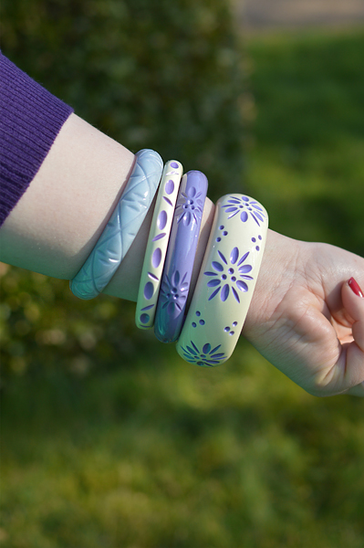 Plus size pinup Miss Amy May models Duchess size Petunia bangles from Splendette Spring florals 2022 range for a quality and product review