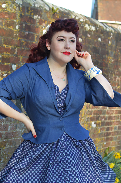 Plus size pinup Miss Amy May models Duchess size Veronica bangles from Splendette Spring florals 2022 range for a quality and product review