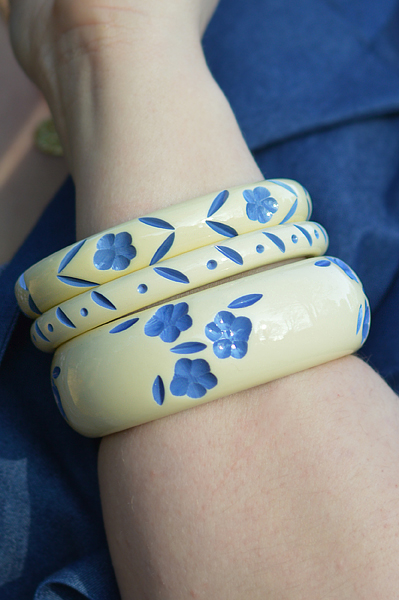 Plus size pinup Miss Amy May models Duchess size Veronica bangles from Splendette Spring florals 2022 range for a quality and product review