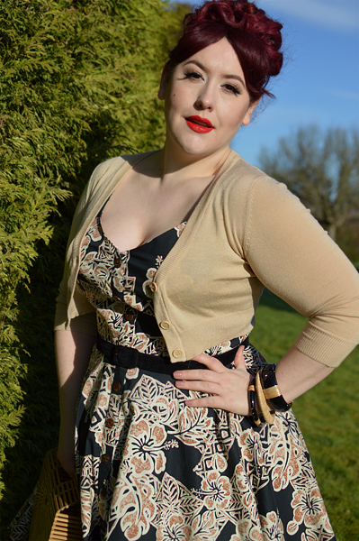 Plus size pinup Miss Amy May models the Dominique 50s dress by Hell Bunny for a fit and size review