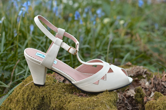 Plus size pinup Miss Amy May models the Ivory Veronica heels by Lulu Hun for a fit review