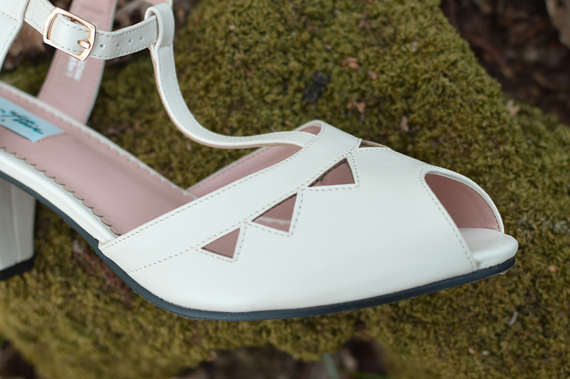 Plus size pinup Miss Amy May models the Ivory Veronica heels by Lulu Hun for a fit review