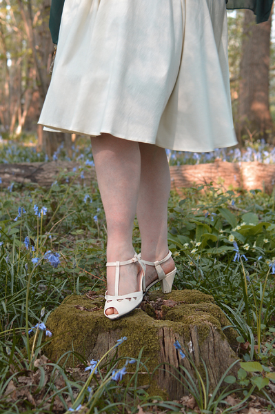 Plus size pinup Miss Amy May models the Ivory Veronica heels by Lulu Hun for a fit review