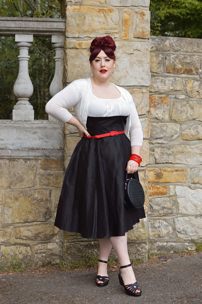 Plus size pinup Miss Amy May reviews the black Jennifer low wedges by Lulu Hun 