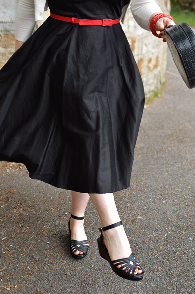 Plus size pinup Miss Amy May reviews the black Jennifer low wedges by Lulu Hun 