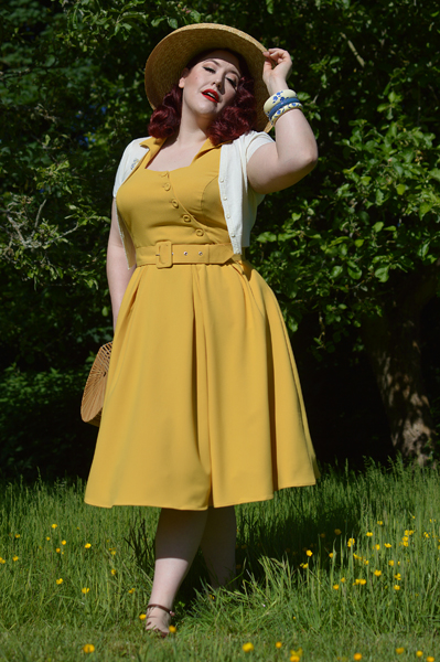 Plus size pinup Miss Amy May models the Selena-Sun dress by Miss Candyfloss for a fit and size review