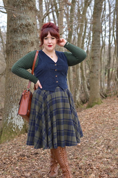 Plus size pinup Miss Amy May models the Sophie woollen skirt by Timeless London for a fit and size review