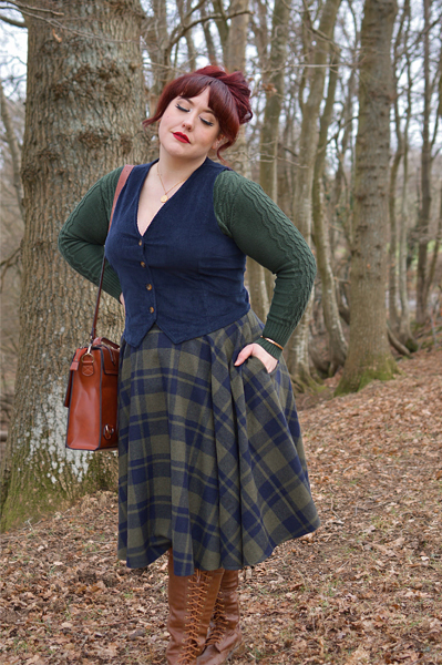 Plus size pinup Miss Amy May models the Sophie woollen skirt by Timeless London for a fit and size review