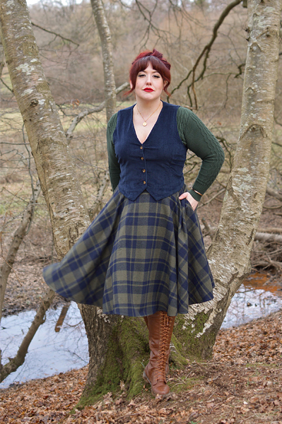 Plus size pinup Miss Amy May models the Sophie woollen skirt by Timeless London for a fit and size review