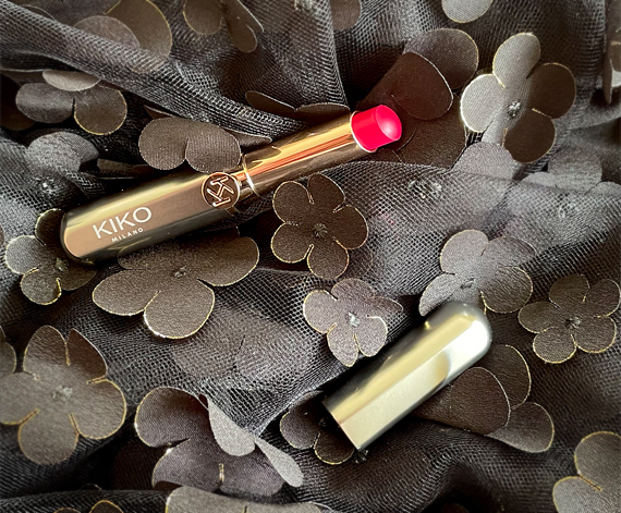 KIKO Milano 20 hour New Unlimited stylo lipstick swatches and review for shades 10 Universal Rose, 13 Fuchsia, 15 Classic Red, 17 Cherry Red, 24 Burgundy. NARS Powermatte dupe