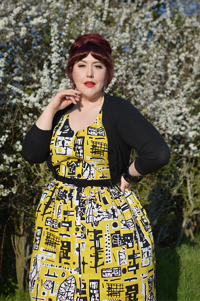Plus size pinup Miss Amy May models the Vada Paolozzi print sundress by Horrockses Fashions x Joanie Clothing for a fit and size review