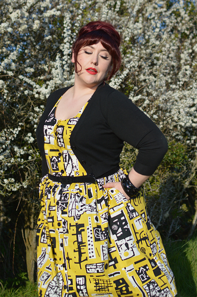 Plus size pinup Miss Amy May models the Vada Paolozzi print sundress by Horrockses Fashions x Joanie Clothing for a fit and size review