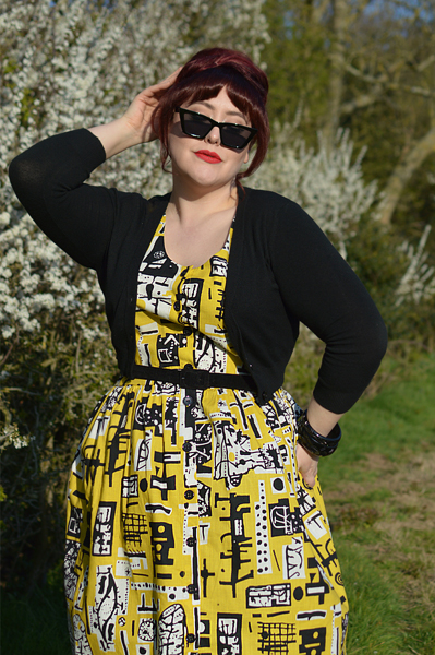Plus size pinup Miss Amy May models the Vada Paolozzi print sundress by Horrockses Fashions x Joanie Clothing for a fit and size review