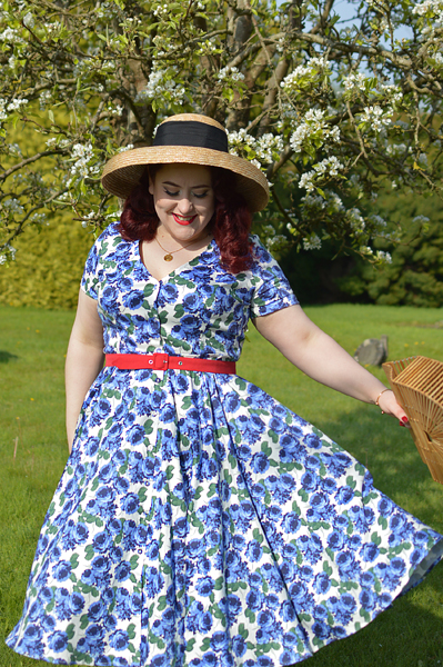 Plus size pinup Miss Amy May models the Shana blue roses dress by Collectif for a fit and sizing review