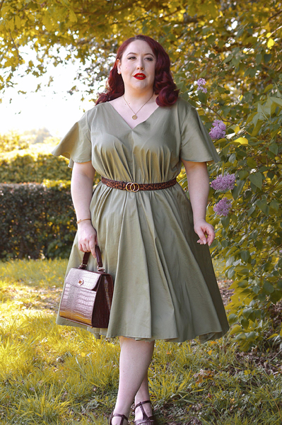 Plus size pinup Miss Amy May models the Popover dress she made from the Gertie Sews Jiffy Dresses book with added flutter sleeves