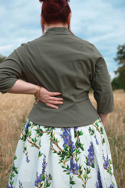 Plus size pinup Miss Amy May models the Liza-Juniper blazer by Miss Candyfloss for a fit and size review
