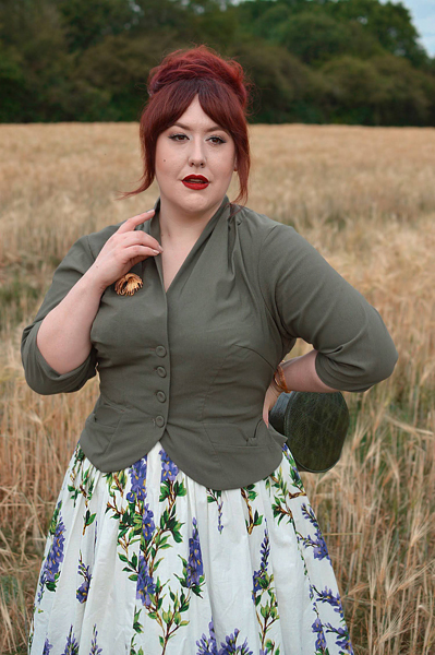 Plus size pinup Miss Amy May models the Liza-Juniper blazer by Miss Candyfloss for a fit and size review