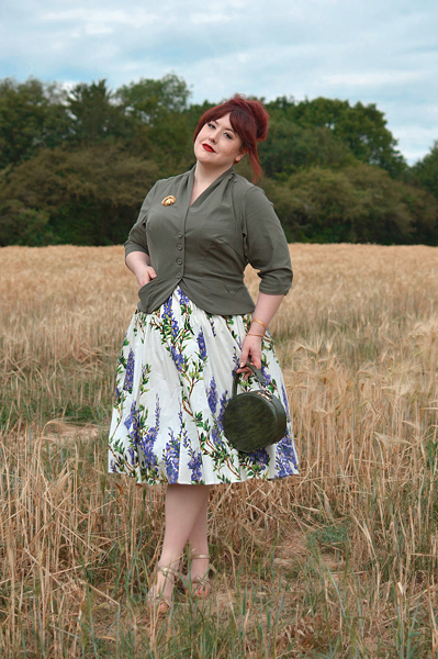 Plus size pinup Miss Amy May models the Liza-Juniper blazer by Miss Candyfloss for a fit and size review