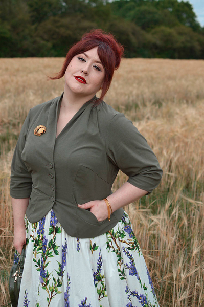 Plus size pinup Miss Amy May models the Liza-Juniper blazer by Miss Candyfloss for a fit and size review