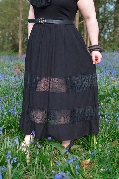 Plus size pinup Miss Amy May models the Mortem Maxi dress by Hell Bunny for a fit and size review